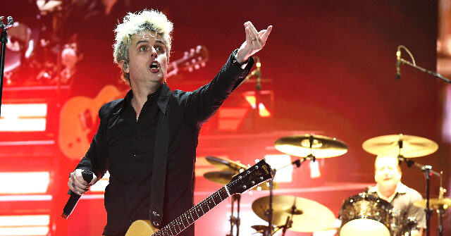 Green Day enfada a los Trumpistas al modificar la letra de 'American Idiot'  durante la noche de año nuevo - Mússica