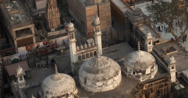 Indian Archeologists Find 17th-Century Mosque Was Built over Hindu Temple