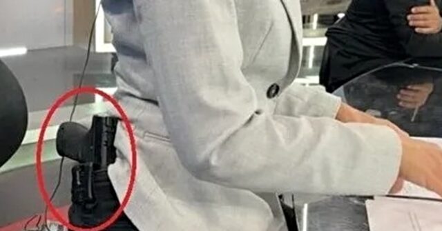 Israeli News Anchor Photographed Carrying Pistol While On Air
