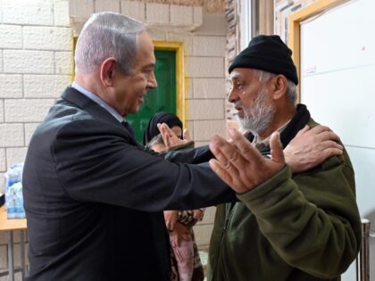 Netanyahu and Abu Latif (Haim Zach GPO)