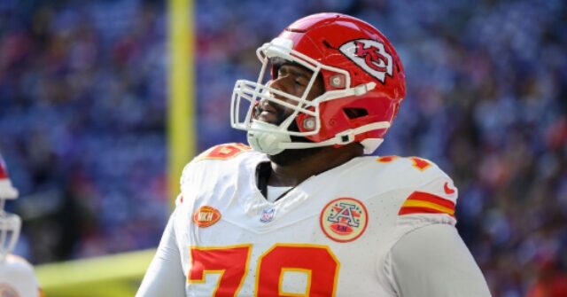Chiefs' Donovan Smith Accuses Bills of Shutting Off Their Hot Water After KC's Playoff Win