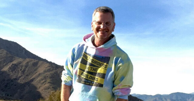 Golden Globes Pre-Show Host Marc Malkin’s Electric Car Died Leaving Him Stranded in a Desert