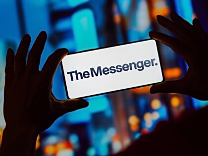 BRAZIL - 2023/11/09: In this photo illustration, the Messenger logo is displayed on a smar