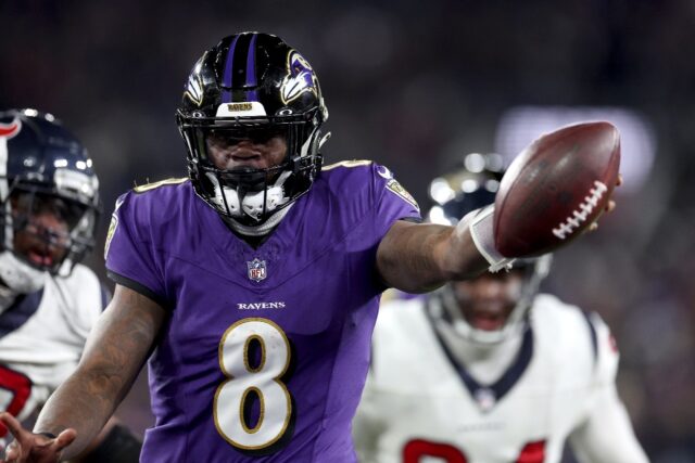 Baltimore Ravens quarterback Lamar Jackson expects a 'heavyweight fight' of a playoff show