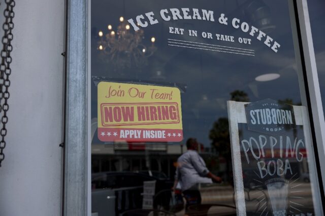 US hiring in the private sector fell more than expected in January, with the economy addin