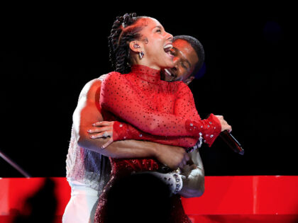 LAS VEGAS, NV - FEBRUARY 11: Usher and Alica Keys perform during Super Bowl LVIII between