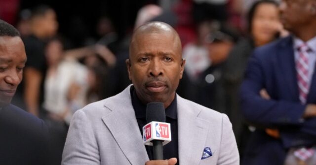 NBA Sportscaster Kenny Smith Blasted for 'Women's Line' Comments After 3-Point Contest