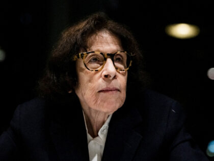 28 April 2023, Berlin: U.S. author Fran Lebowitz signs a book at a book signing of her boo