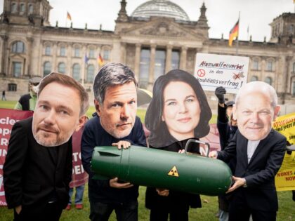 05 November 2021, Berlin: With the likenesses of Christian Lindner (l-r), parliamentary gr