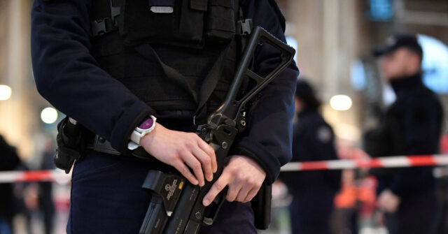 Paris Police Shoot and Kill Sudanese Man Armed With a Butcher's Knife