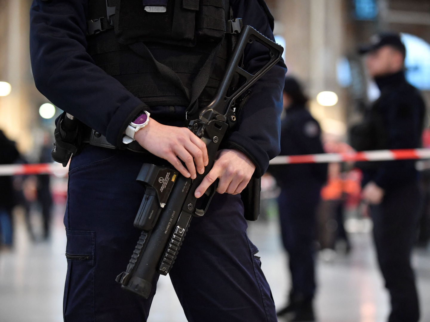Paris Police Shoot and Kill Sudanese Man Armed With a Butcher's Knife - Vimarsana News