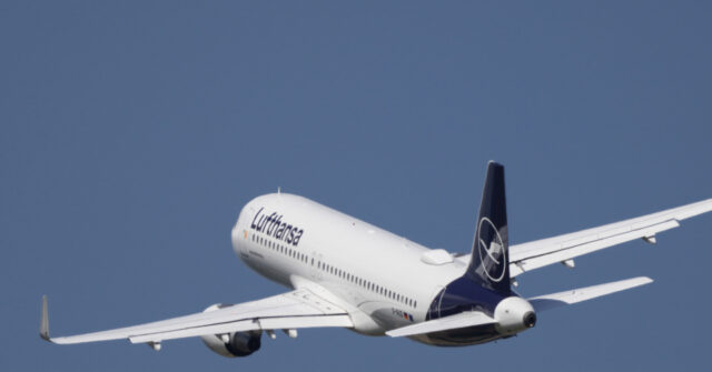 German Dies After Spitting Up 'Litres of Blood' on Flight From Bangkok