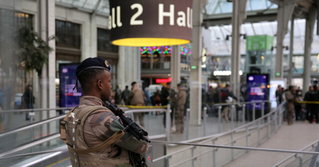 African Knifeman Wounds Three People in Paris Train Station Attack