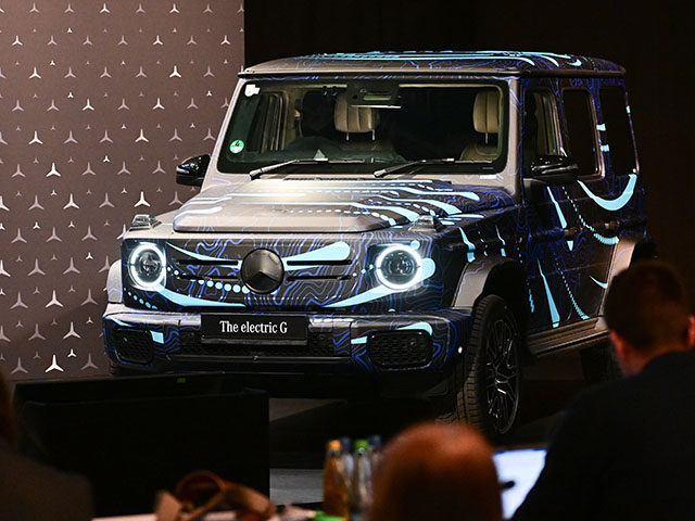 Mercedes-Benz Scraps Plans to Make Only Electric Vehicles Due to ‘Market Conditions’