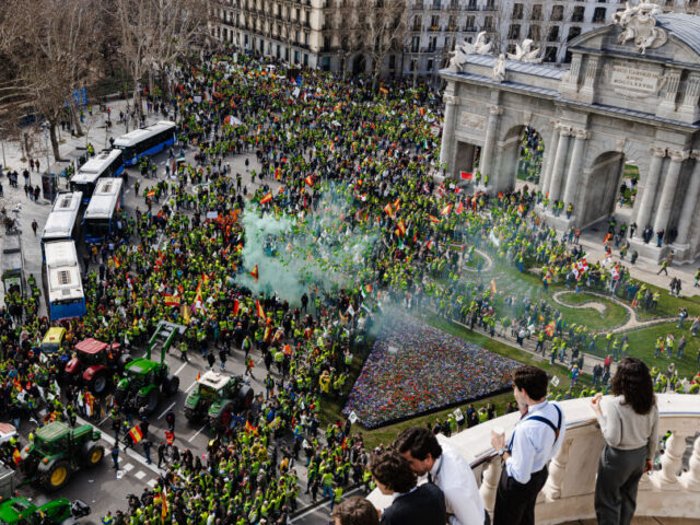 Tractor Protests: Hundreds of Farmers Advance on Madrid