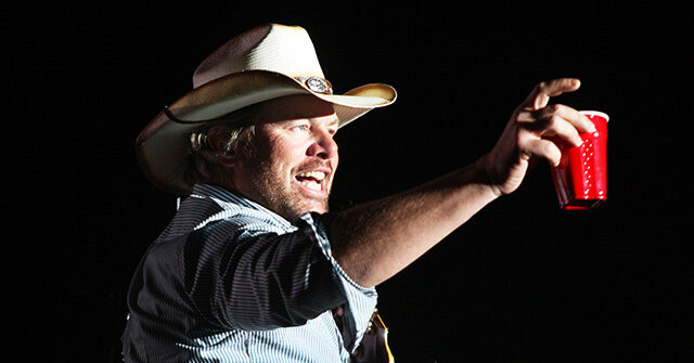 PHOTO: Florida Bar Serves Drinks in Red Solo Cups to Honor Toby Keith