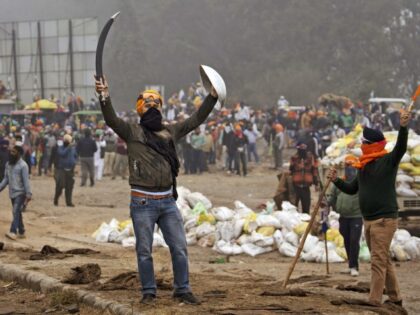 Protesting Indian Farmers Burn Modi in Effigy, Sikh Warriors Deploy with Swords and Shields