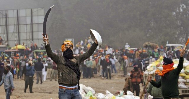 Protesting Indian Farmers Burn Modi in Effigy, Sikh Warriors Deploy with Spears and Shields