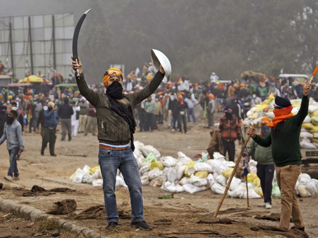 Protesting Indian Farmers Burn Modi in Effigy, Sikh Warriors Deploy with Spears and Shields - Vimarsana News
