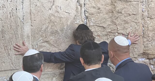 WATCH: Argentina’s President Javier Milei Prays at Western Wall