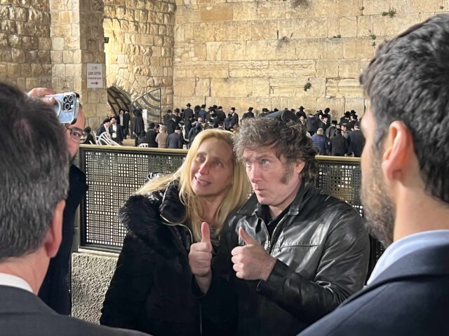 WATCH: Argentina's Javier Milei Dances at Western Wall in Surprise Visit - Vimarsana News