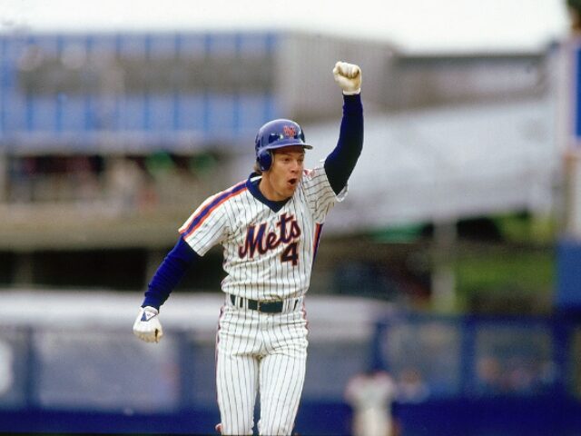 FLUSHING, NY - AUGUST 1986: Lenny Dykstra #4 of the New York Mets celebrates after hittin