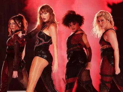 SYDNEY, AUSTRALIA - FEBRUARY 23: EDITORIAL USE ONLY. NO BOOK COVERS Taylor Swift performs
