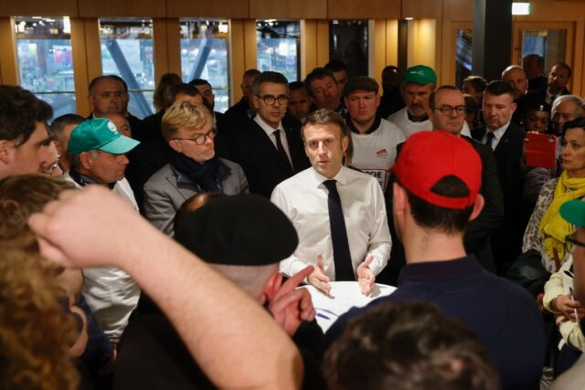 Macron listened to farmers' complaints about prices, red tape and state aid
