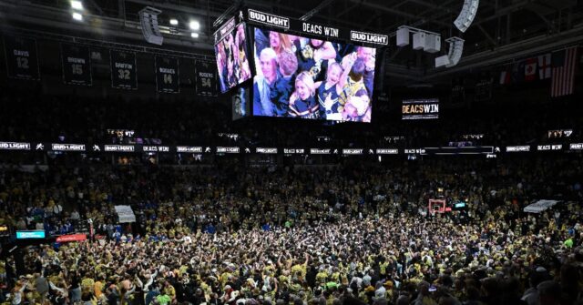 US college basketball 'court-storming' under fire after injury - Breitbart