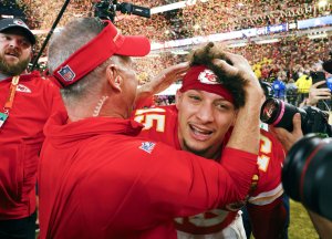 Chiefs' Patrick Mahomes laughs off oddsmakers picking 49ers as 2025 favorites