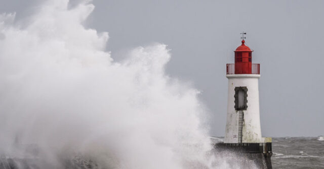 Four Swept Into Sea Across Spain Coast During High Wind Warning - Vimarsana News