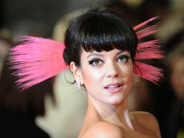 Singer Lily Allen Claims Having Kids 'Totally Ruined' Her Music Career: You Can't 'Have it All' - Vimarsana News