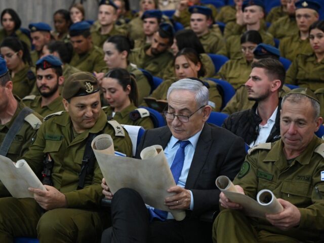 Netanyahu Purim (Haim Zach GPO)