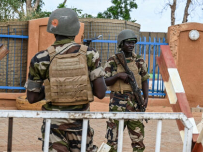 Nigerien soldiers stand guard ouside the Niger and French airbases …