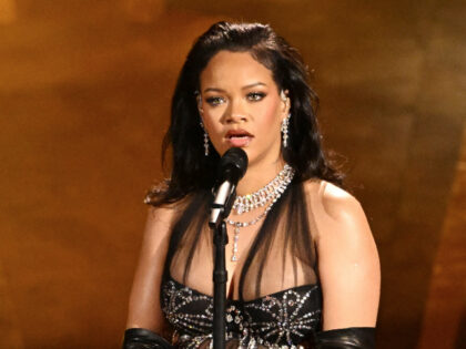 TOPSHOT - Barbadian singer-songwriter, actress Rihanna performs "Lift Me Up" fro