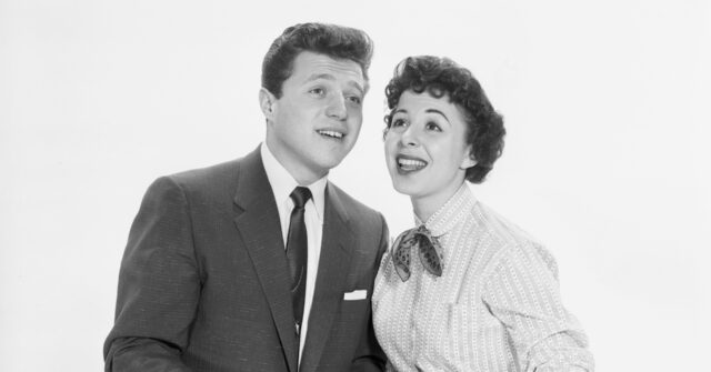 Steve Lawrence, Singer, Entertainer and Half of Popular Stage Duo Steve & Eydie, Dies at 88