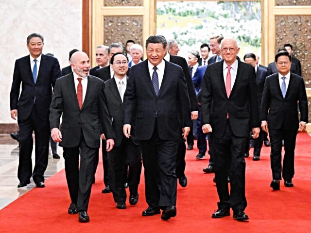 Chinese President Xi Jinping meets with representatives from American business, strategic
