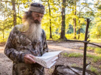 Thousands Baptized After Seeing ‘Duck Dynasty’ Star Phil Robertson’s Addiction, R