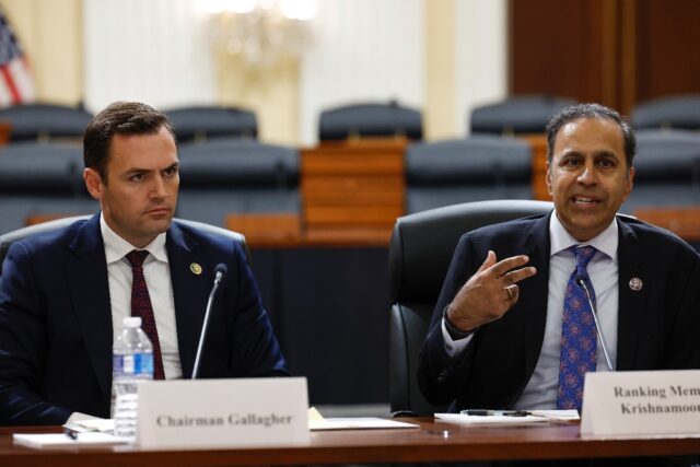A bipartisan group of lawmakers have introduced a bill prohibiting TikTok from operating i