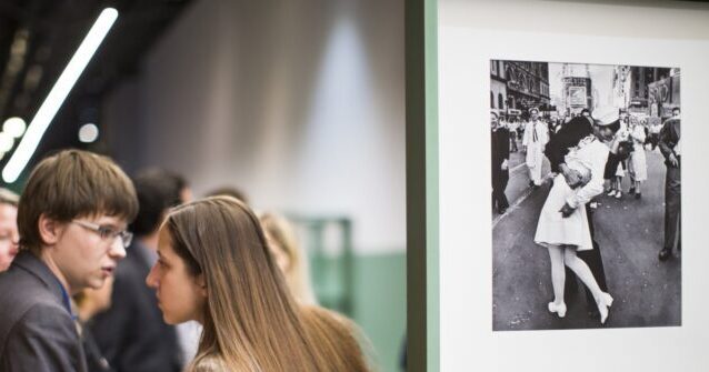WWII 'Kiss' Photo Stays on Display — VA Head Reverses Memo that Would've Banned It