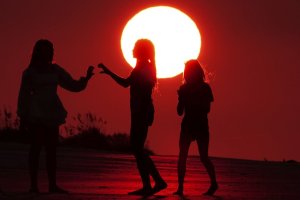 NOAA seasonal outlook for U.S. calls for warmer spring, below-average flood risk