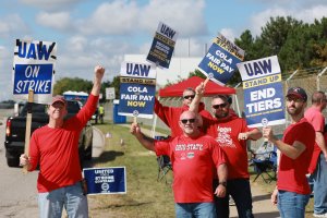 Volkswagen workers in Tennessee vote to join United Auto Workers union