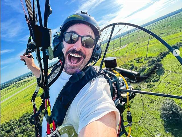 WATCH – ‘Hey Siri, Call 911!’: Motorized Paraglider Who Crashed in Texas Lives to Tel