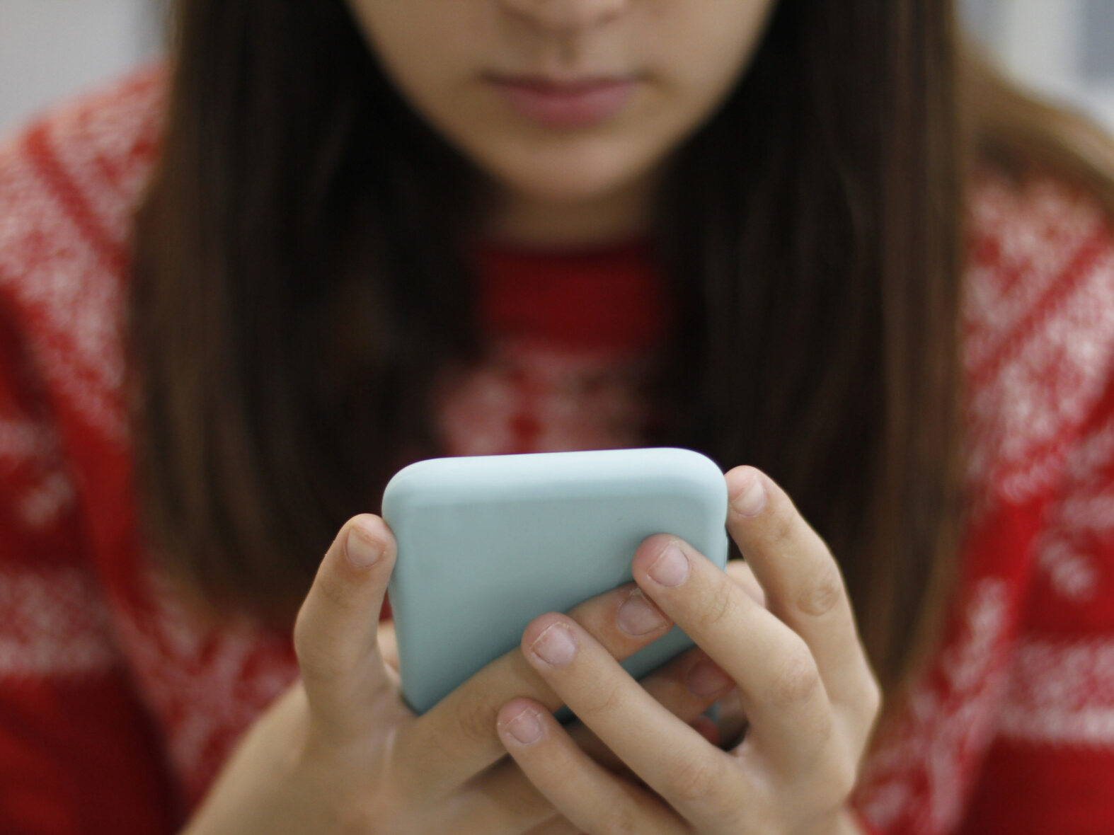 UK Considers Smartphone Ban For Under-16s - Vimarsana News