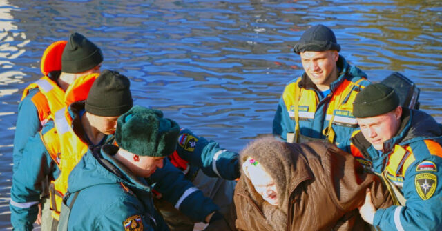 Thousands Evacuated in Russia’s Orsk as Floods Break Through Dam