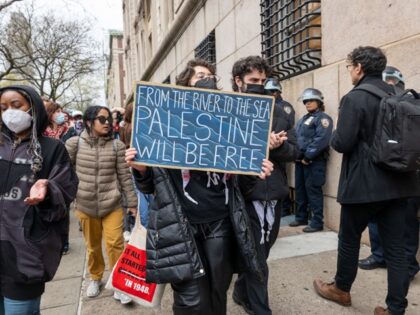 Johnson Antisemitism - NEW YORK, NEW YORK - APRIL 18: Students and pro-Palestinian activis