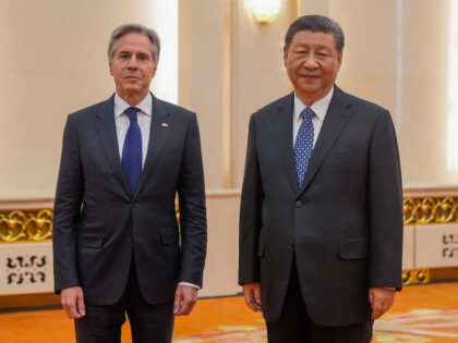 US Secretary of State Antony Blinken (L) meets with China's President Xi Jinping at the Gr