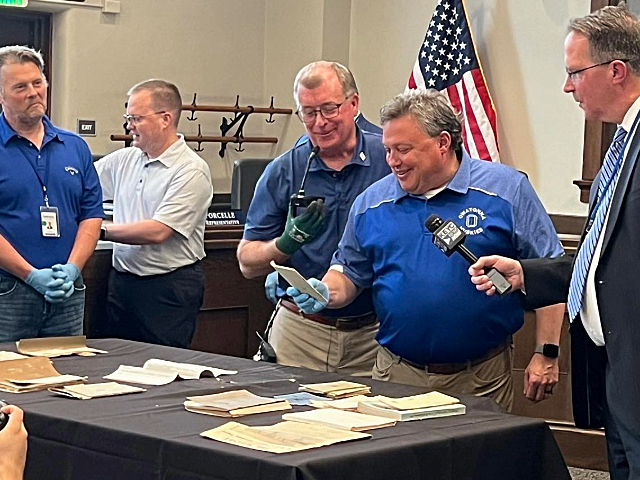 WATCH — 'Really Cool': Minnesotans Awed by 104-Year-Old Time Capsule Found During Demolition Project - Vimarsana News