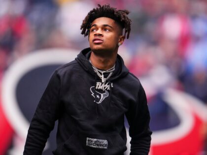 Texans’ Wide Receiver Tank Dell Hit By Stray Bullet at Florida Club