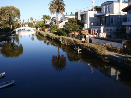 A view of the Venice Canals in Los Angeles on November 14, 2023. (Jakub Porzycki/NurPhoto